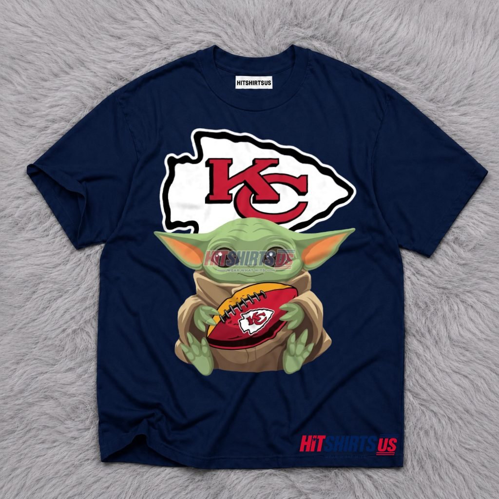 Baby Yoda Kansas City Chiefs Football Hug T-Shirt